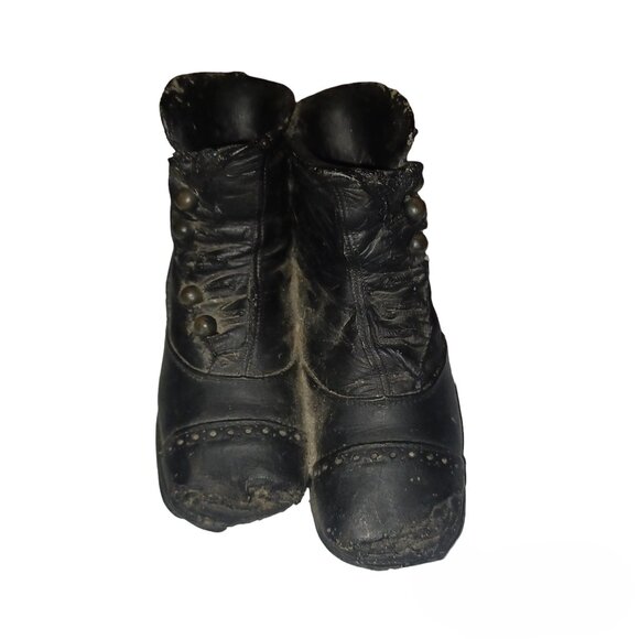Old Worn Out Shoes Vintage Resin Potter Collectible - Picture 1 of 6